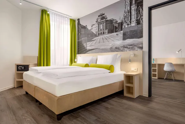 Adjoining, Double Bed، Super 8 by Wyndham Chemnitz 1/1