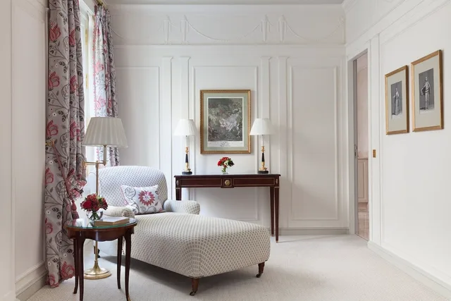 Deluxe, Suite, King Bed, Le Bristol Paris 8/10