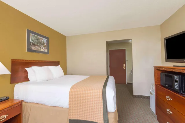 غرفة بسرير كوين، Days Inn by Wyndham Norton 1/1