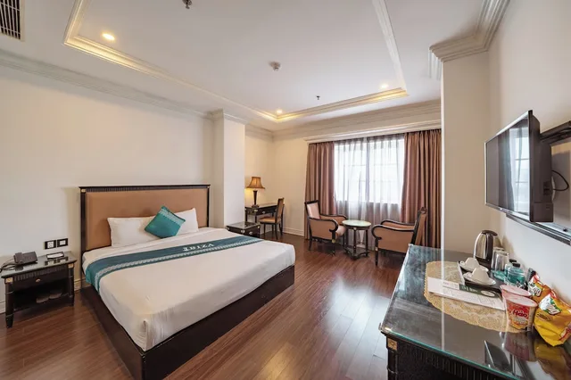 غرفة بريميير بسرير كينج بإطلالة على النهر، Ibiza Riverfront Hotel Da Nang 3/4