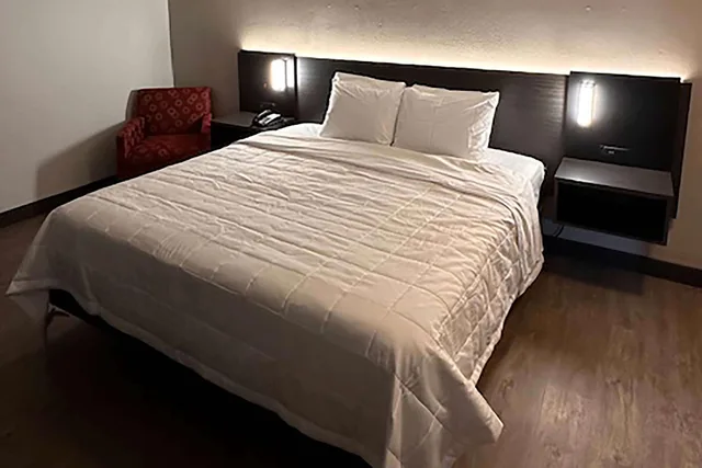 غرفة بسرير كينج للمدخنين، Baymont by Wyndham Deming 1/1