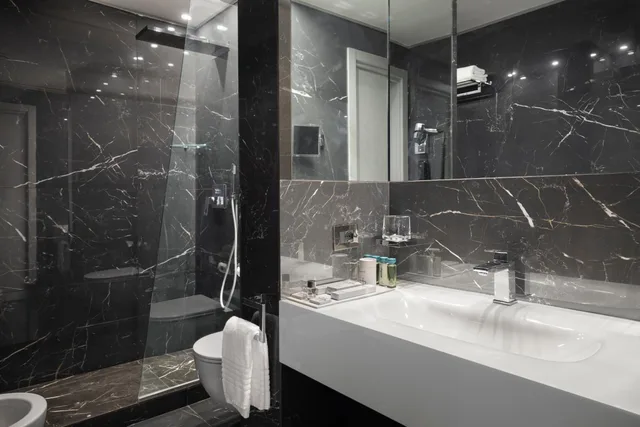 جناح بسرير كينج بجاكوزي، LHP Napoli Palace and Spa 3/7