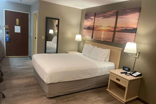 غرفة قياسية بسرير كوين، Days Inn by Wyndham Seatac Airport 7/10