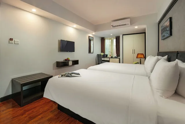 غرفة تنفيذية ثلاثية بسرير كينج وسرير فردي بإطلالة على المدينة، Hanoi La Palm Premier Hotel & Spa 3/4