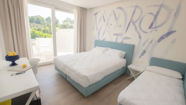 غرفة ثلاثية بإطلالة على البحر، Rodi Resort 2/2