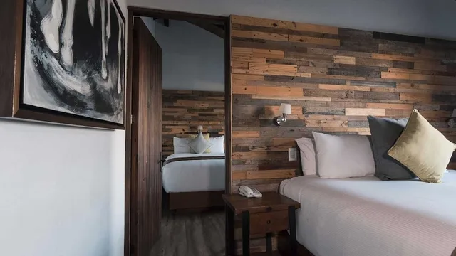 Family, 3 Double Beds, Hacienda Los Picachos 2/3