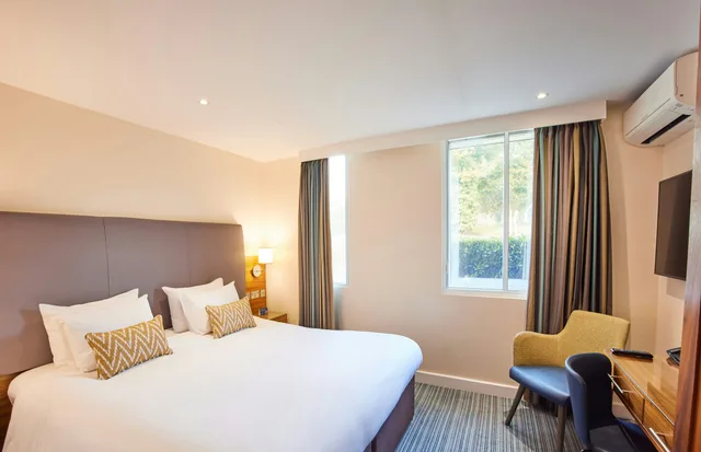 Executive King, Thistle London Heathrow Terminal 5 Hotel 1/5