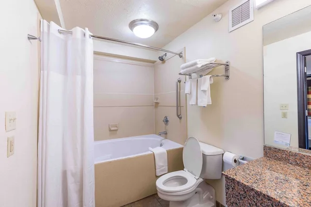 غرفة بسريرين مزدوجين، Days Inn by Wyndham Oklahoma City/Moore 10/10