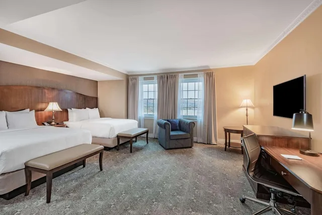 استوديو بسرير كوين بمطبخ، The Americus Hotel Trademark Collection by Wyndham 1/2