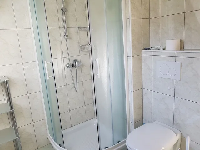 غرفة رباعية بسرير كينج وسريرين منفصلين بإطلالة على الجبل بشرفة، Hotel Gasperin 9/10