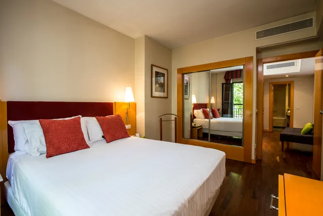 جناح جونيور، Leonardo Hotel Madrid City Center 2/2
