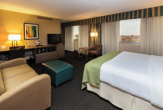 غرفة بريميوم بسرير كينج، Holiday Inn Des Moines Downtown-Mercy Area 1/4