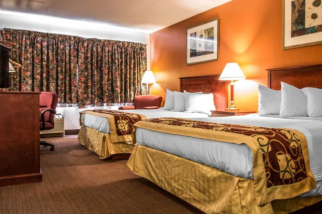 غرفة بسريرين كوين، Rodeway Inn Muskegon Airport MI 1/4