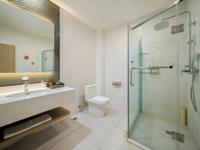 Standard, 1 King and 1 Single Beds, Holiday Inn Express Chengdu Tianfu Square an IHG Hotel 3/3