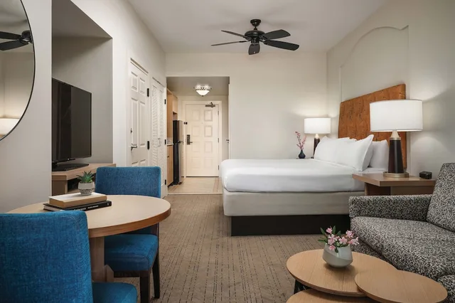 Room, King Bed, Sofa, Balcony, Marriott's Canyon Villas 2/3