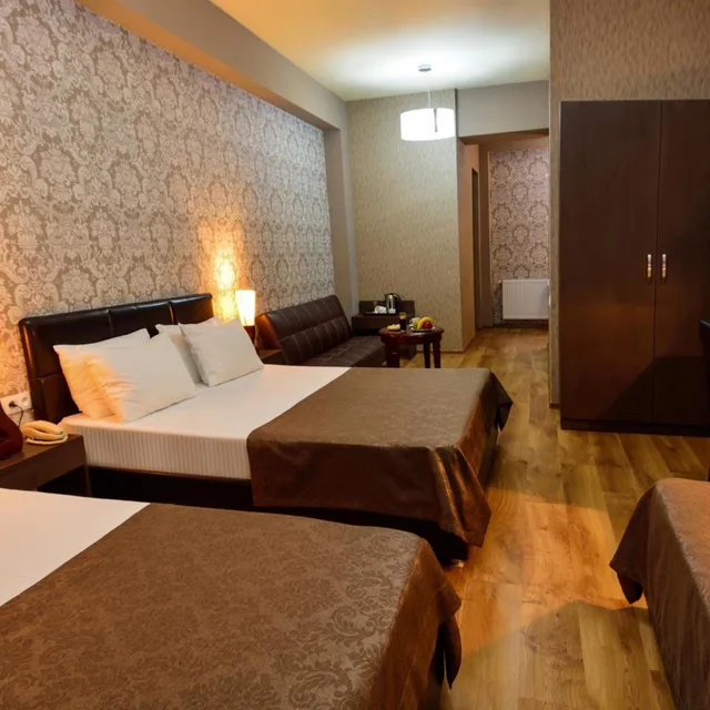 غرفة قياسية رباعية، Hotel Diamond Dat Exx Company 1/5