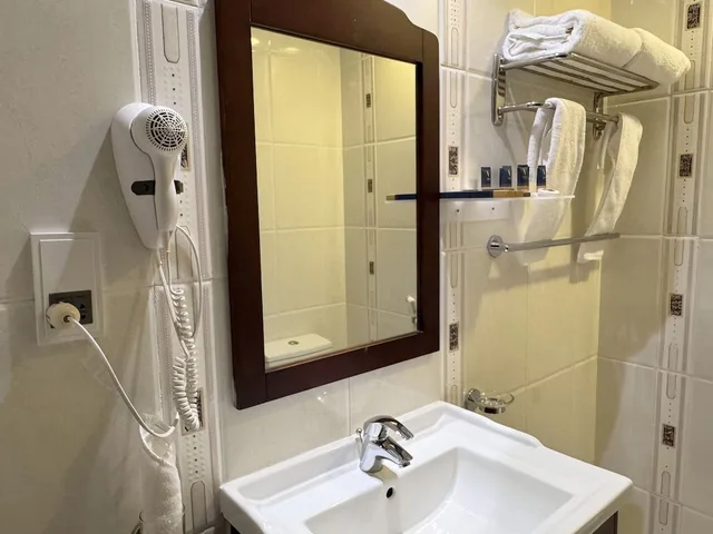3 Rooms, Suite, 1 Queen and 4 Single Beds, Al Rayyan Makiya Towers Hotel 8/10