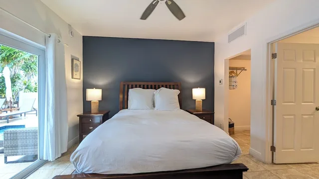 Queen Bed, Pool Side، Inn on the Drive 3/10