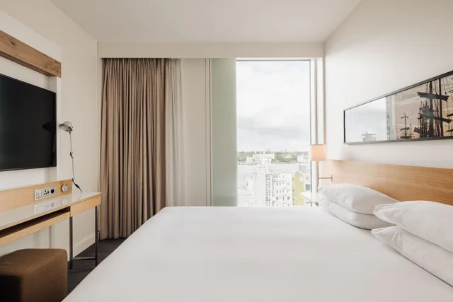 Master, Suite, King Bed, Terrace، Doubletree By Hilton Amsterdam Centraal Station 1/3