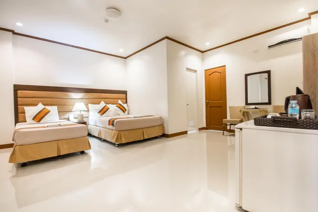 غرفة قياسية ثلاثية بسرير فردي، Sur Beach Resort Boracay 1/10