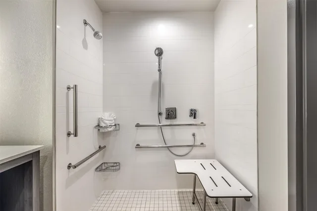 غرفة قياسية بسرير كينج لذوي الإعاقة، Best Western Plus Executive Residency Jackson Northeast 7/8