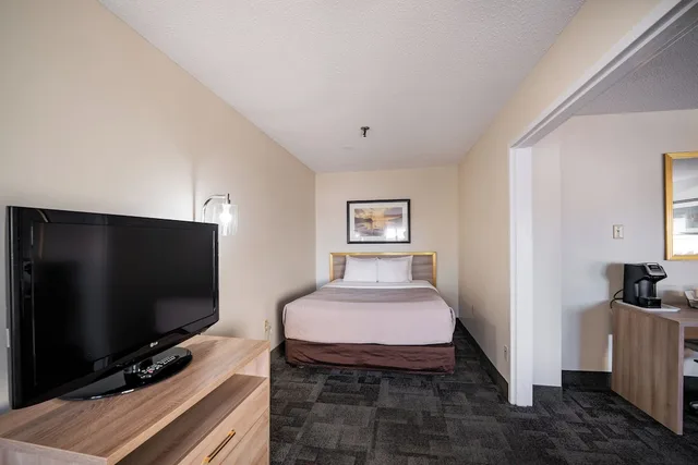 جناح تنفيذي بسريرين كوين مع أريكة، Halifax Airport Hotel 1/3