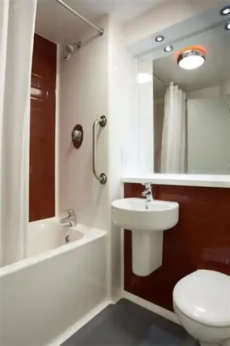 غرفة عائلية، Travelodge London Ealing 2/2