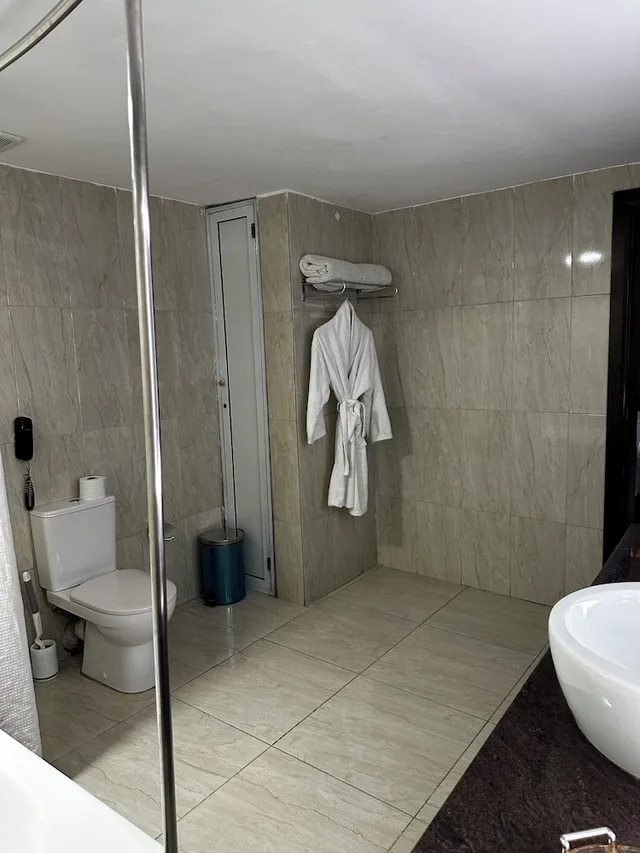 غرفة عائلية بسريرين كينج بغرفتي نوم، Rollace Hotel 6/7