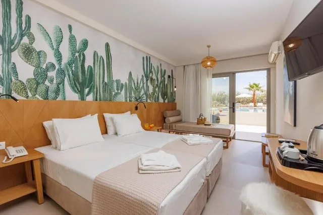 غرفة سوبيريور بسرير مزدوج بإطلالة على المسبح مع أريكة، Malia Bay Beach Hotel And Bungalows 1/10