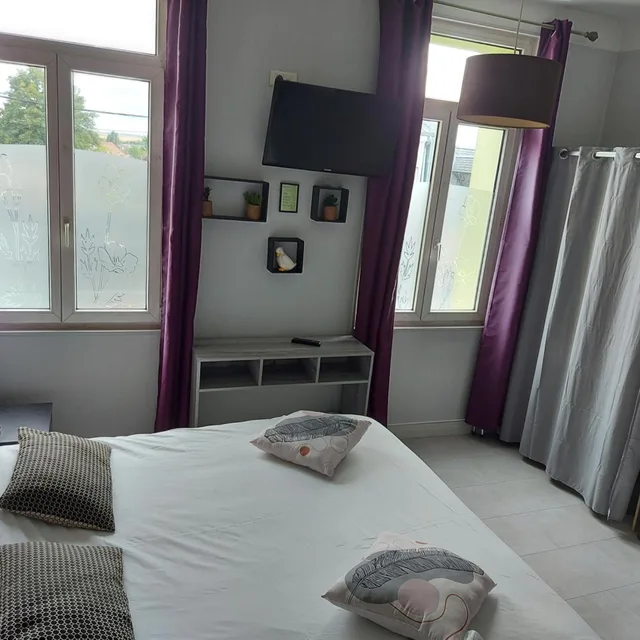 Room, Double Bed, Hotel De La Paix 8/10