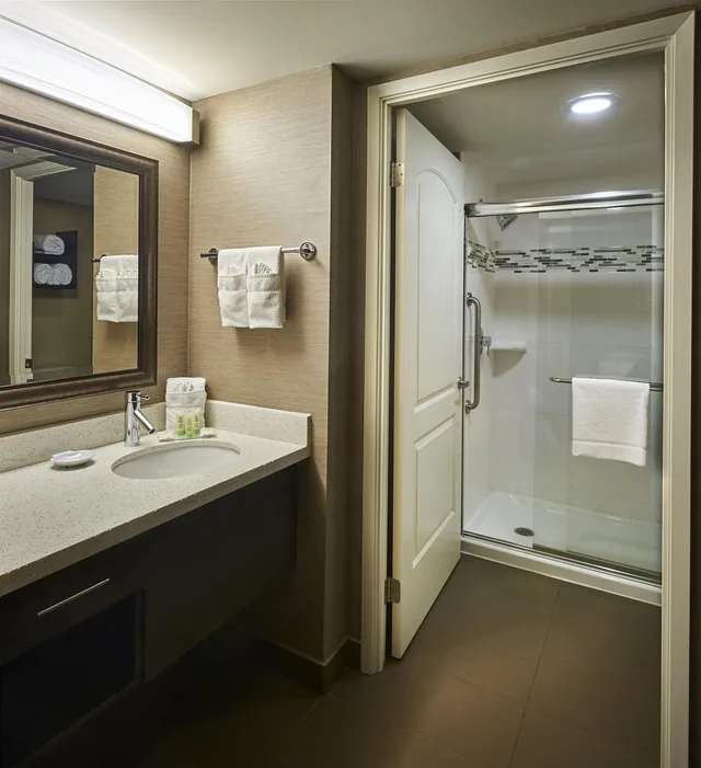 2 Bedrooms, Suite, Kitchen, STAYBRIDGE SUITES HAMILTON - DOWNTOWN 2/2