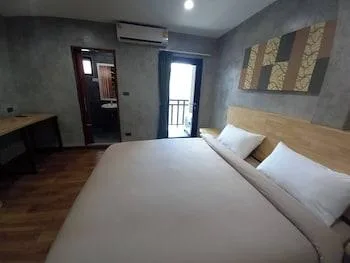 غرفة سوبيريور بسرير كينج، Raw Hostel 1/1