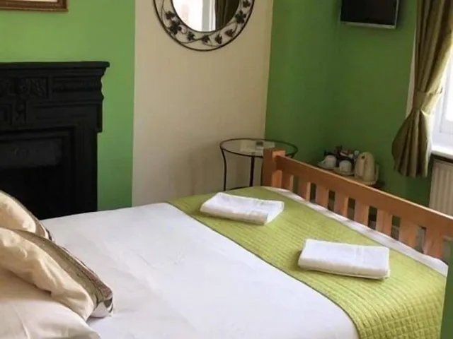 Room, Double Bed, The Kings Arms 1/3