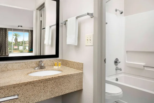 غرفة بسريرين مزدوجين، Days Inn By Wyndham Lake City I-75 4/6