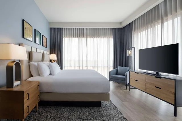 Suite, King Bed, Water Tower View, Corner، Embassy Suites Bowling Green Ky 1/2
