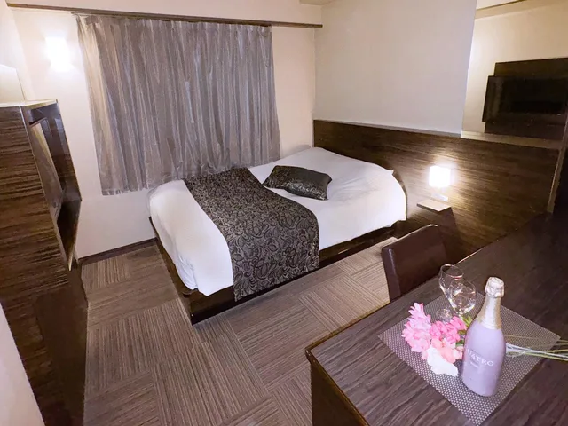 غرفة قياسية بسرير مزدوج بحوض استحمام للمدخنين، Hotel Sherwood 1/1