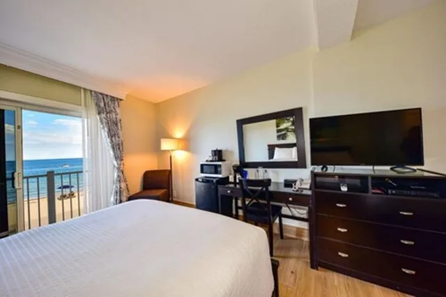 Standard, King Bed, Ocean Front، Sun Tower Motel On the Beach 1/2