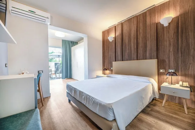 غرفة رباعية بسرير مزدوج وسرير بطابقين، Hotel Riva Del Sole 2/4