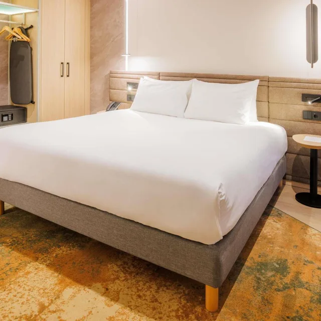 شقة عائلية بسرير كينج بشرفة بغرفة نوم واحدة مع أريكة، Novotel Tallinn 1/2