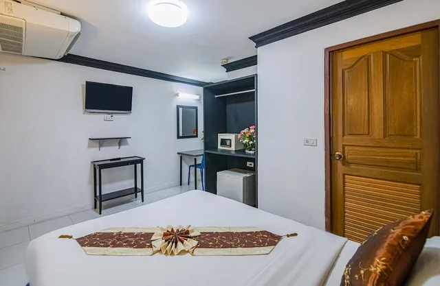 Deluxe, Double Bed, No Window، The Yorkshire Hotel 6/9