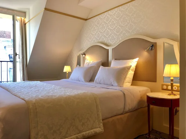 جناح جونيور بسريرين منفصلين مع أريكة، Hotel Mayfair Paris 3/6
