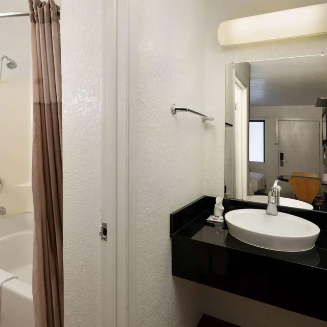 غرفة رباعية، Motel6 Camarillo, CA 10/10