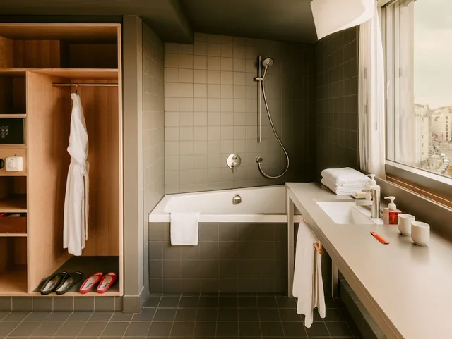 Camper, King Bed, Corner، Casa Camper Berlin 2/3