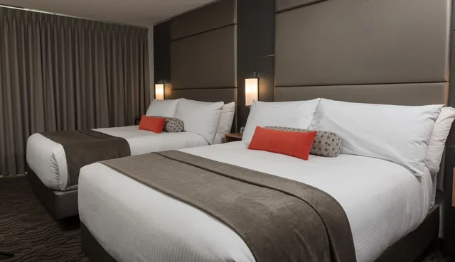 غرفة بريميوم بسريرين كوين، Carriage House Hotel Conference Centre 2/5