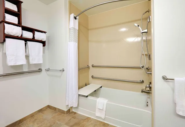 غرفة بسرير كينج لذوي الإعاقة، Hampton Inn Suites Dallas Arlington South 4/6