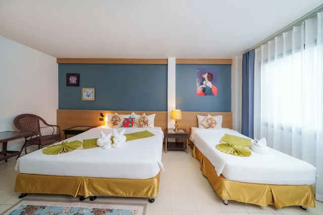 غرفة ديلوكس عائلية بسرير كينج وسرير فردي، Patong Sino House 6/10