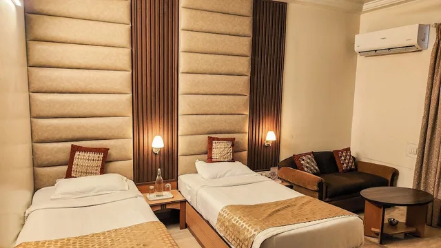 Executive, Double Bed, City View, HOTEL ROYAL PALACE 2/6