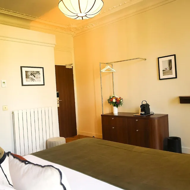 غرفة ديلوكس بسرير كينج، HOTEL D'ARGENSON 1/3