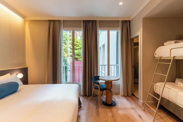 Room, Quadruple, Double and Bunk Bed, Petit Palace Plaza Espana 4/10