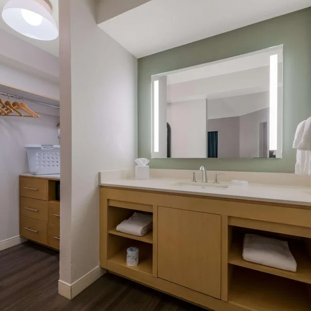 جناح بسرير كينج بغرفة نوم واحدة مع أريكة، Sonesta ES Suites Orlando International Drive 4/4